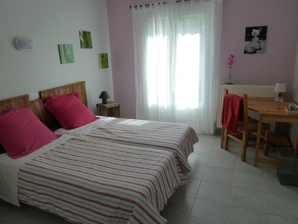 Gite Des Monges Сістерон Номер фото
